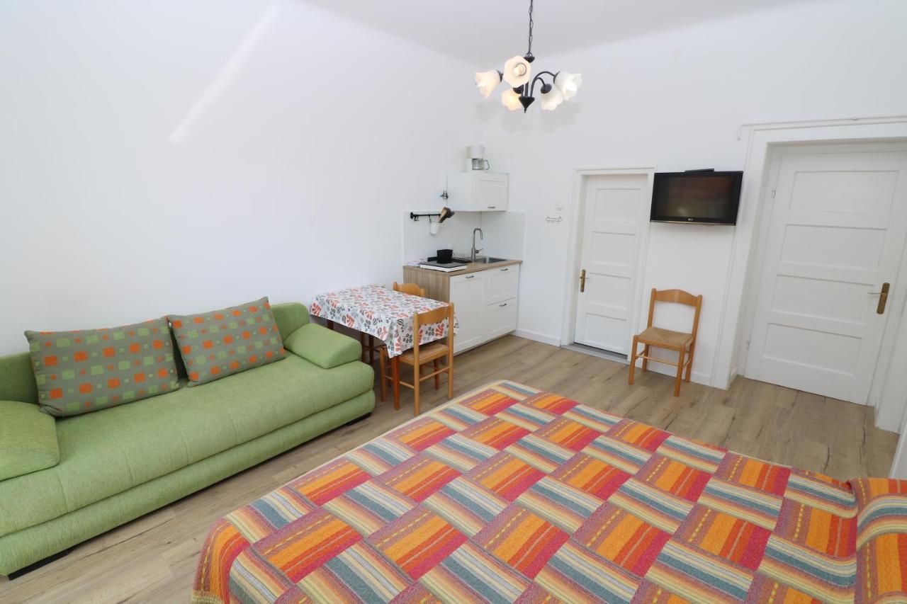 Studio Apartments Cavrak With Terrace باشْكا المظهر الخارجي الصورة